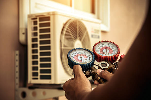 Professional Ductwork Repair technician working in Surfside, CA